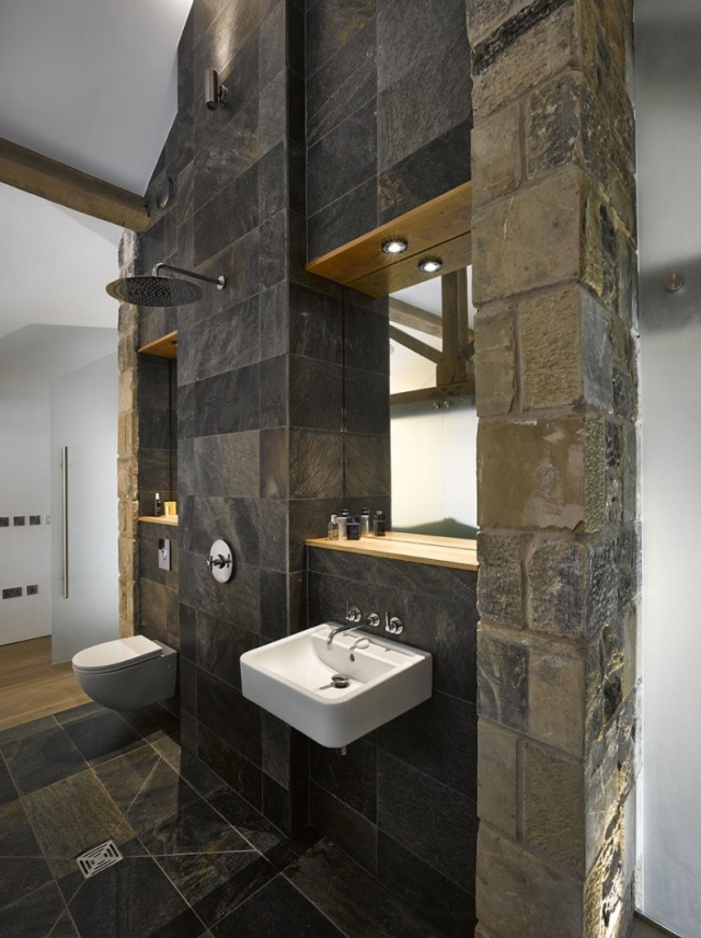 ameublement salle de bain ameublement-exclusif-salle-bain-revêtement-pierre-naturelle-petit-lavabo-blanc-cuvette-suspendue