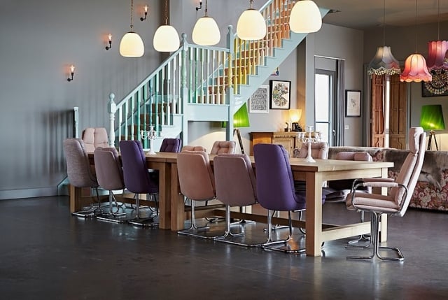 ameublement salle à manger ameublement-salle-manger-idées-fauteuils-tapissées-lilas-rose-table-bois