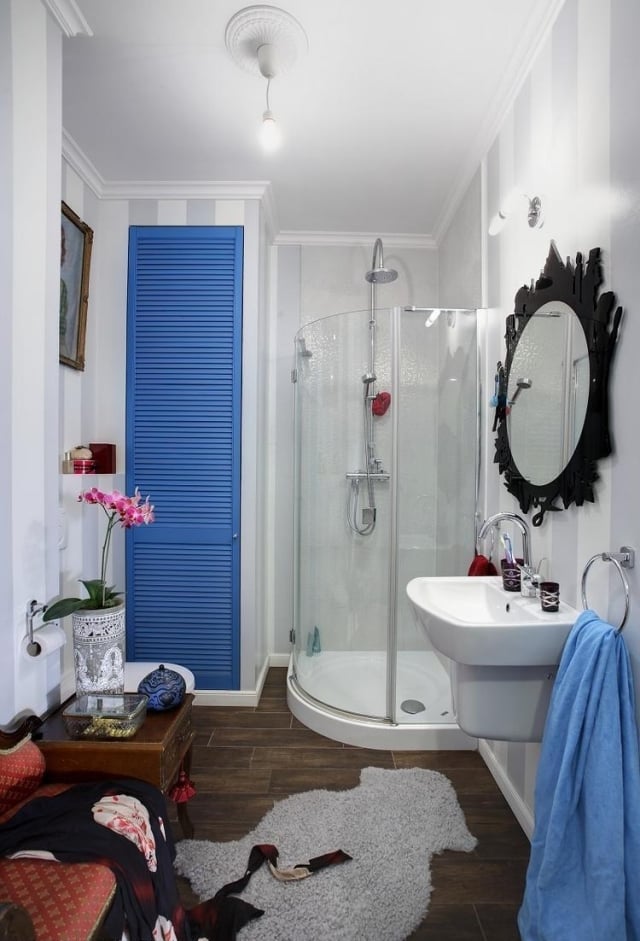 aménagement-salle-de-bain-douche-italienne-accents-bleus