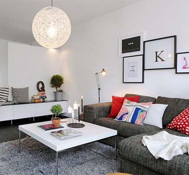 appartement-moderne-coussins-couleurs-lustre-globe