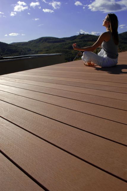 aspect-nouvel-extérieur-lame-terrasse-composite-couleur-bois-naturel