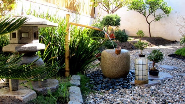 atmosphère-naturelle-jardin-zen-fontaine-DIY-bambou-pierres-décoratives
