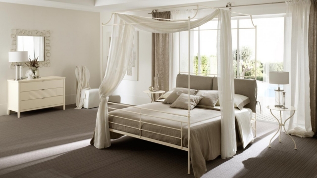atmosphère-romantique-chambre-coucher-lit-baldaquin-voile-blanc-fin-fer-blanc
