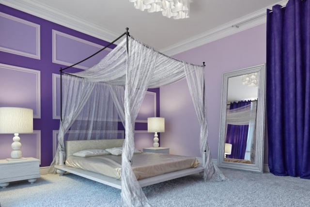 atmosphère-romantique-chambre-coucher-lit-baldaquin-fer-noir-voile-blanc-rideaux-bleu-foncé