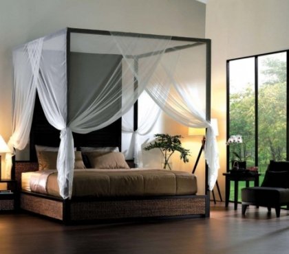 atmosphère-romantique-chambre-coucher-lit-baldaquin-voile-blanc-fin-bois-métal