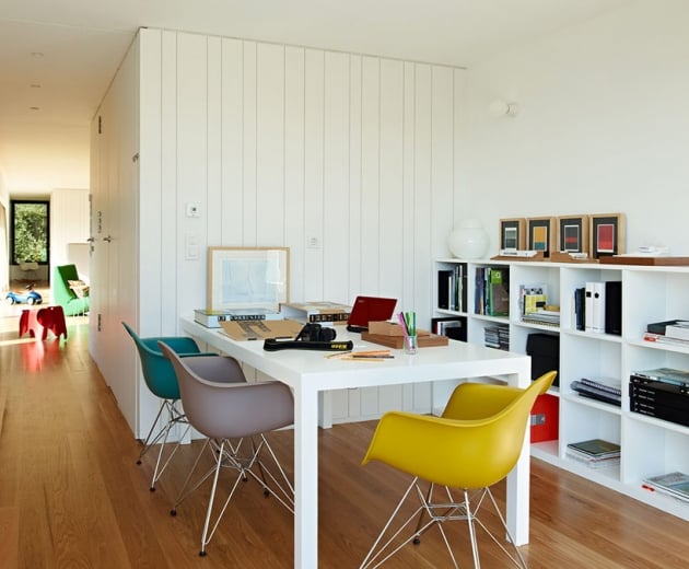 bureau-maison-blanc-chaises-copmas-éclats-couleurs