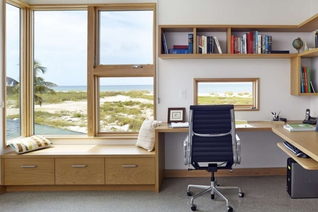 bureau à la maison vue-bois-clair-chaise-confortable