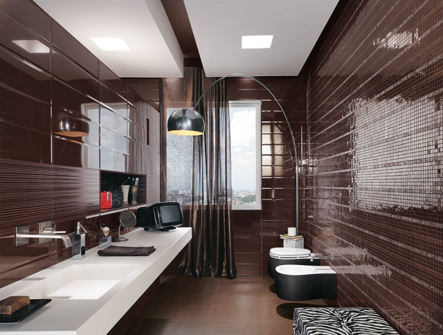 carrelage salle de bains effet mosaïque marron foncé