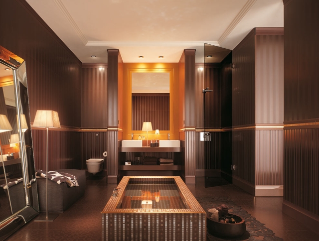 carrelage salle de bains mosaïque-rayure-verticale-marron