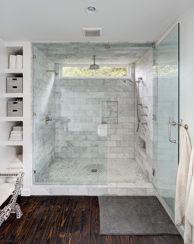 carrelage de salle de bains sol aspect-bois-mur-marbre