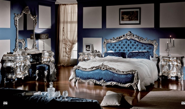 chambre-baroque-déco-baroque-chambre-coucher-lit-bleu-ornements-argentés-coiffeuse-élégante