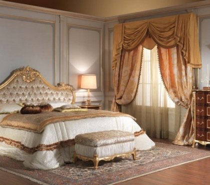chambre baroque -mobilier-baroque-motifs-dorés-tête-lit-capitonnée-moulures