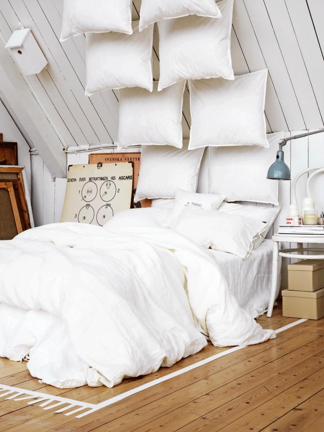 chambre romantique combles oreillers-plafond-voiles