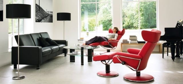 confort-élégance-fauteuil-Stressless-rouges-canapé-noir-Jazz fauteuil Stressless