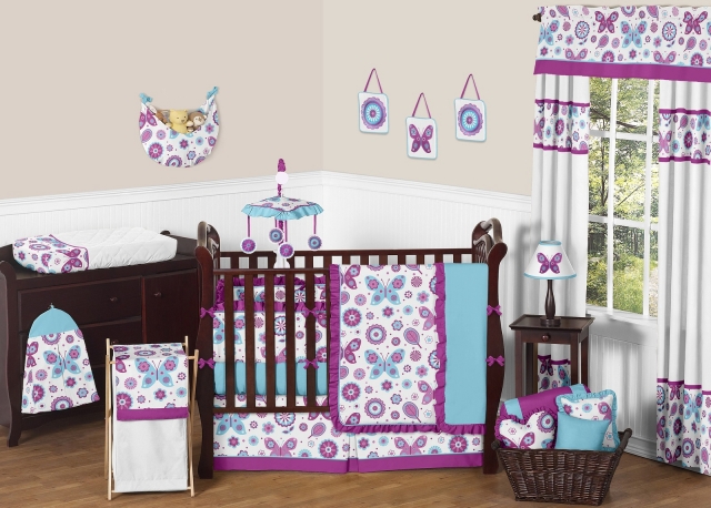 déco chambre bébé papillons-thème-couleur-violette