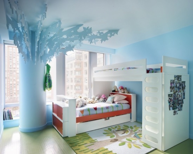 déco-chambre-d'enfant-couleur-bleue-arbres