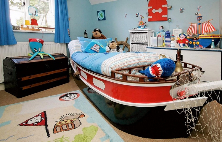 déco-chambre-enfant-garçon-thème-pirates-lit-bateau