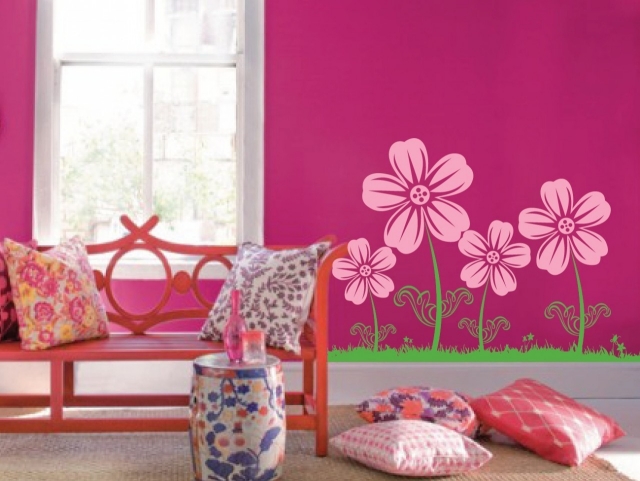 déco-chambre-petite-fille-stickers-muraux-originaux-fleurs-mur-rose-foncé