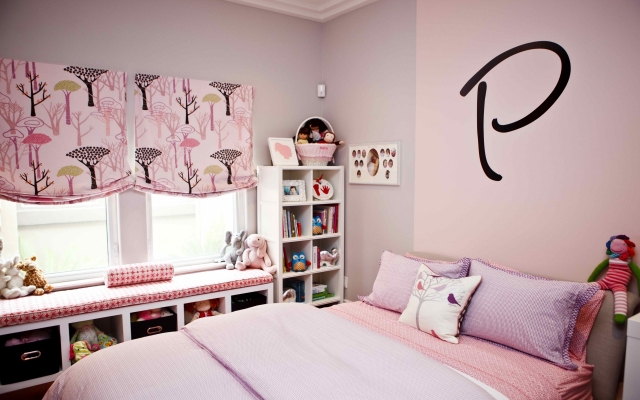 chambre petite fille déco-chambre-petite-fille-stickers-muraux-originaux-lettre-murs-roses