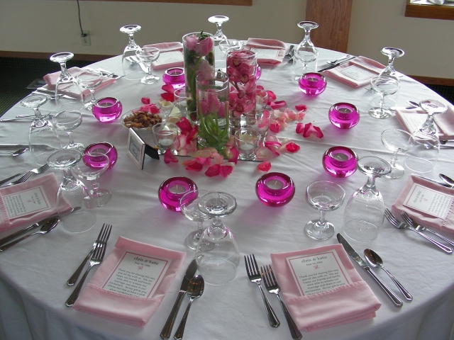 déco-de-mariage-table-couleur-rose-bougeoirs