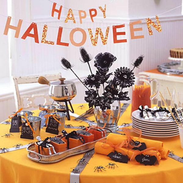 décoration-Halloween-table-idées-uniques-designers-colorée-orange-message décoration Halloween de table