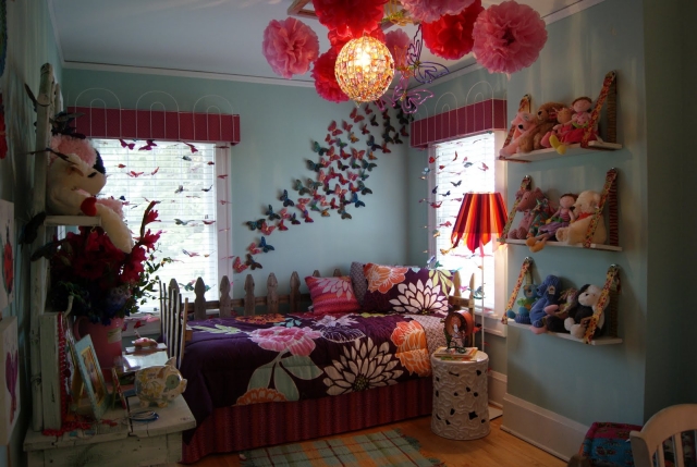 décoration papillons popmpons lanterne-chambre-fille