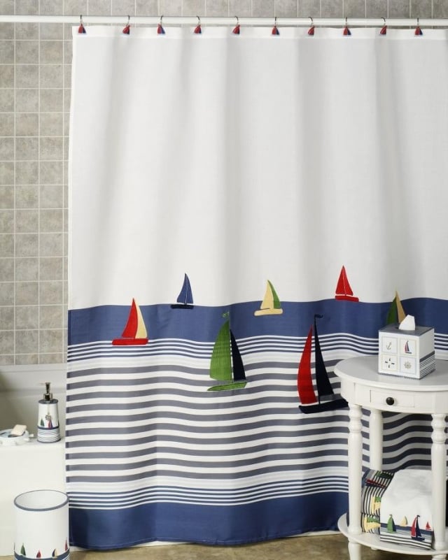 décoration salle de bain décoration-salle-bain-25-idées-style-nautique-rideau-douche-voiliers