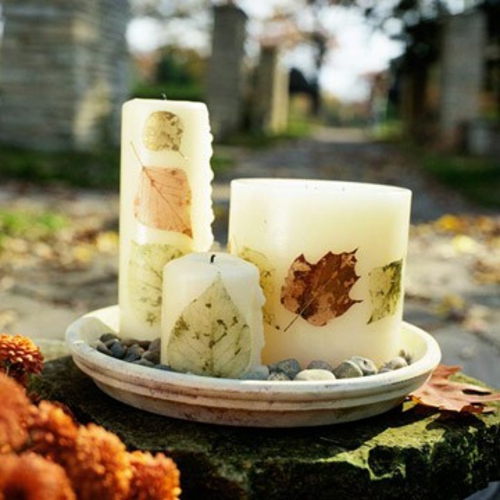 décoration de table en bougies feuilles-automne-hauteurs