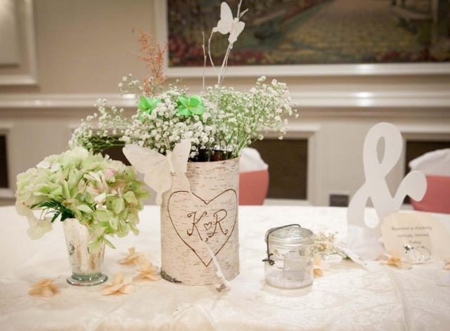 décoration de table mariage initiales croûte-bouleau