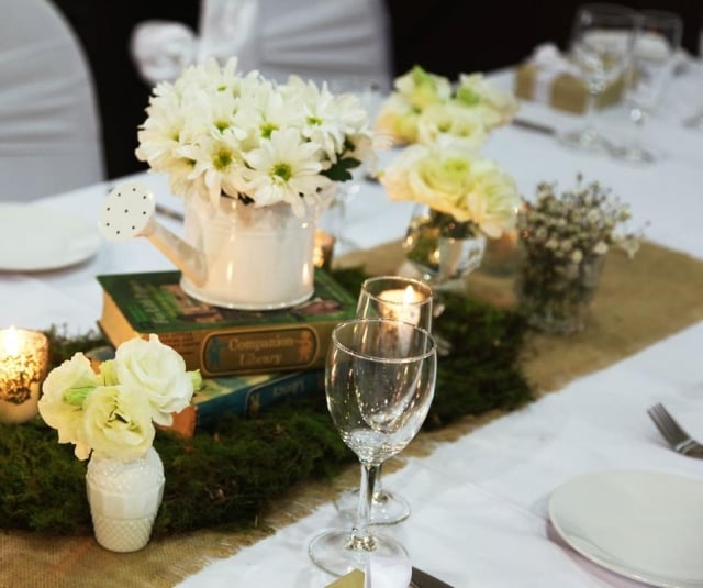 décoration de table mariage vintage arrosoir fleurs