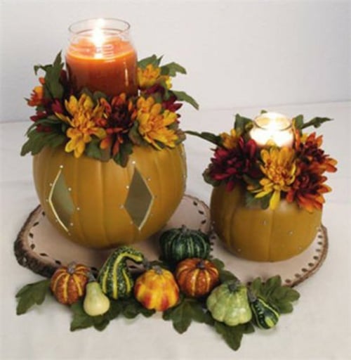 décoration de table en porte-bougies automne-citrouilles-fleurs