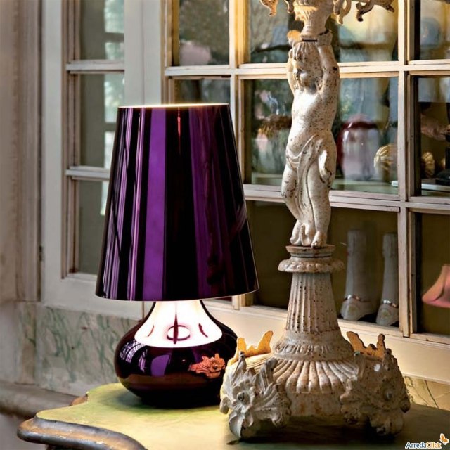 design-lampe-Kartell-Cindy-élégante-lilas-foncé-brillante