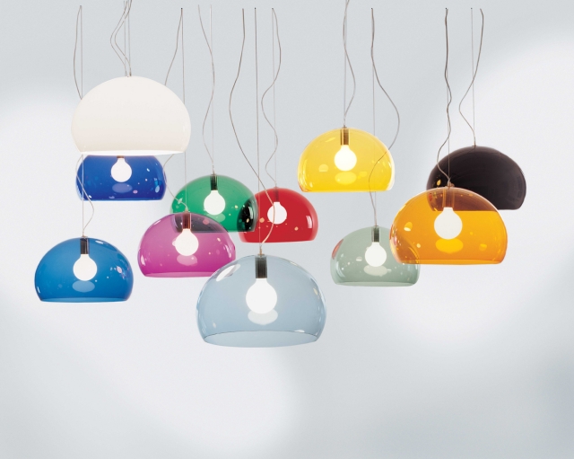 design-lampe-Kartell-suspensions-multicolores-élégantes-FLy