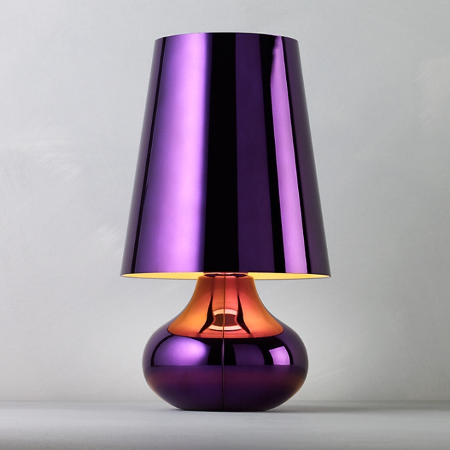 design-lampe-Kartell-violette-brillante-poser-