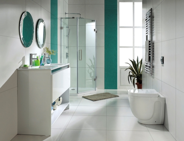 douche à l'italienne idée-originale-salle-de-bain-blanche-turquoise
