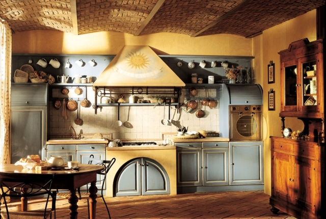 déco-campagne-cuisine-25-idées-inspirantes-armoires-cuisine-bois-bleu-clair-hotte-aspirante