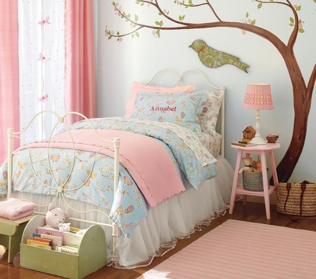 déco-chambre-petite-fille-stickers-muraux-originaux-arbre-feuilles