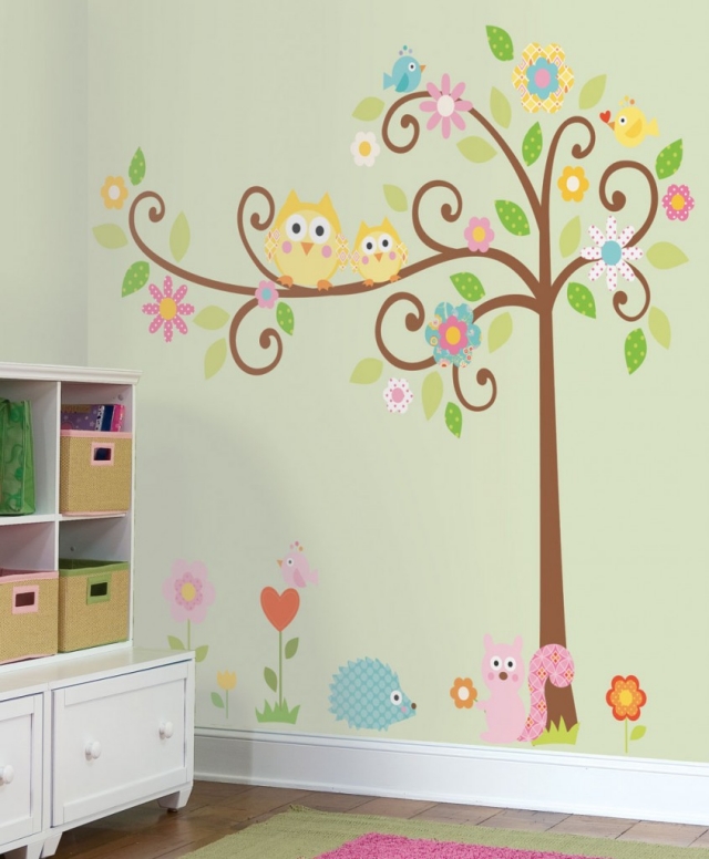 déco-chambre-petite-fille-stickers-muraux-originaux-arbre-hiboux