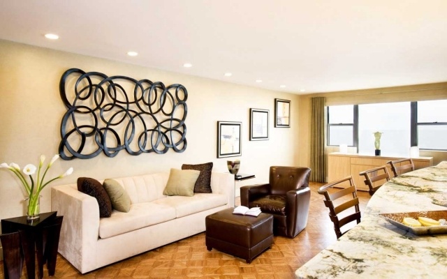 déco-murale-salon-fauteuil-repos-pieds-cuir