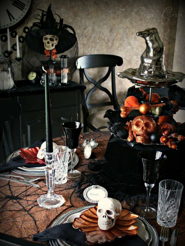 décoration-Halloween-table-idées-uniques-designers-déco-noir-orange-crânes-chapeaux-sorcières