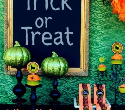 décoration-Halloween-table-idées-uniques-designers-messages-Trick-Treat-petites-citrouilles-vertes