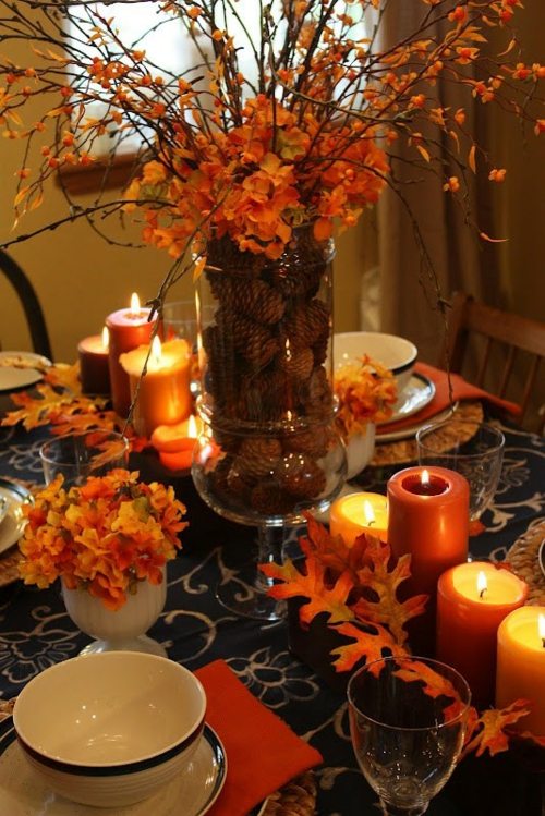 décoration de table en bougies automne-vase-cônes