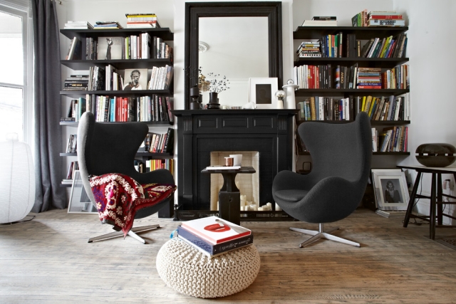 fauteuil-egg-intemporel-design-moderne-fauteuils-gris-foncés-pouf-tricoté