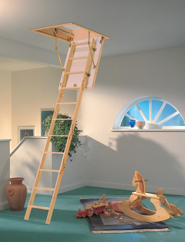 gain-espace-maison-escalier-grenier-escamotable-droit-bois-chambre-enfant
