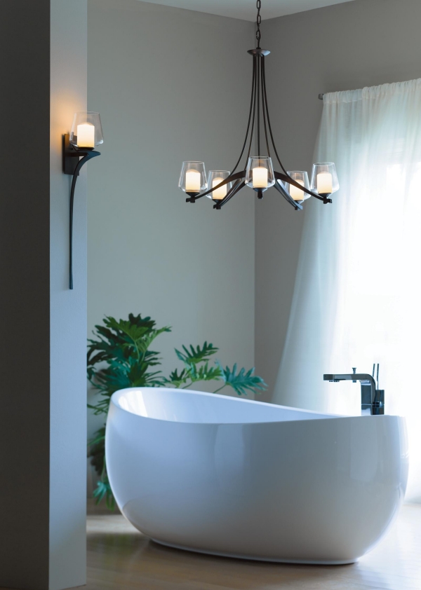 idée-originale-lampe-design-metal-lustre-salle-de-bains