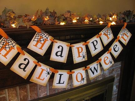 idées-décoration-Halloween-affreuse-guirlande-lettres-cheminée idées de décoration Halloween
