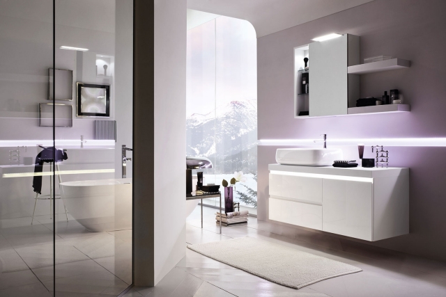 idées-originales-photos-de-salle-de-bain-armoire-blanc-miroir