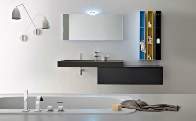 idées-originales-photos-de-salle-de-bain-miroir-lampe-mural-armoire-sous-lavabo