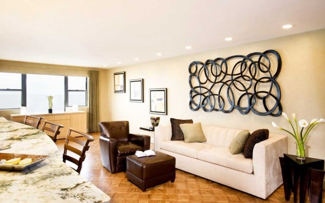 idée-déco-murale-imposante-salon-moderne