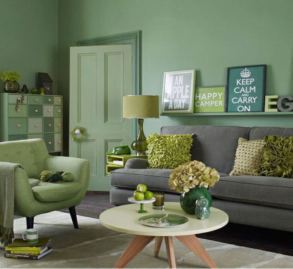 idée-originale-aménagement-de-salon-chaises-vert-menthe